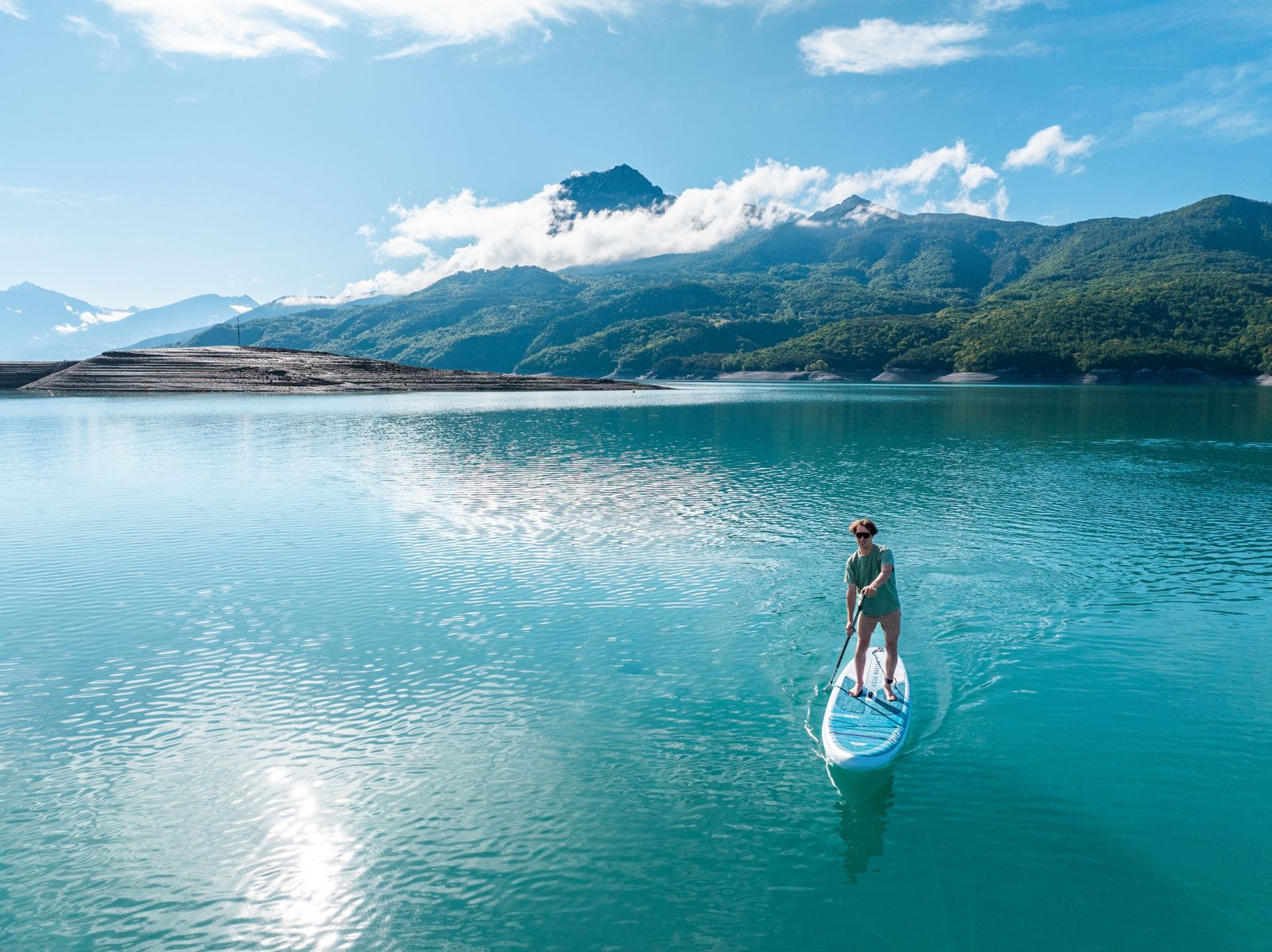 SUP daska na napuhavanje ili tvrda SUP daska – koja je bolja za tebe?